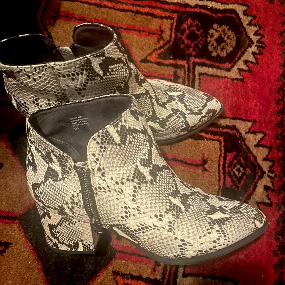 Seychelles snake boot